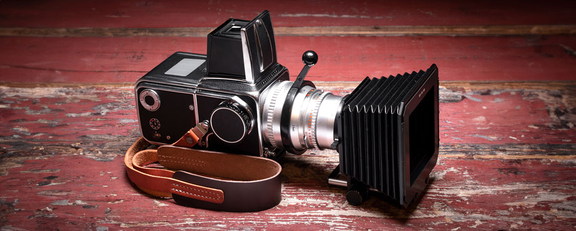 hasselblad 500c with 70 mm magazine film back